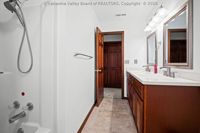 221 Frazier Way, Scott Depot, WV 25560