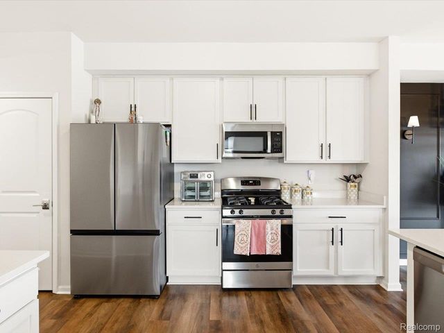 8767 Grove Street, Washington Township, MI 48094