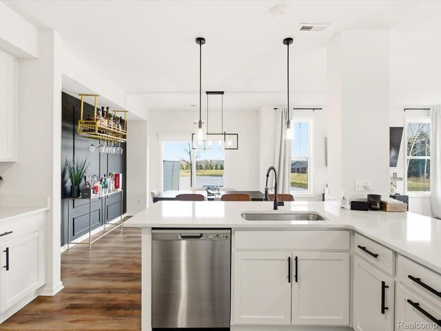 8767 Grove Street, Washington Township, MI 48094