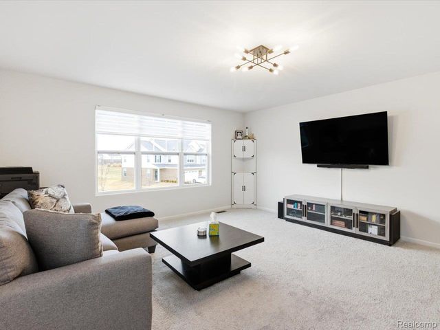 8767 Grove Street, Washington Township, MI 48094