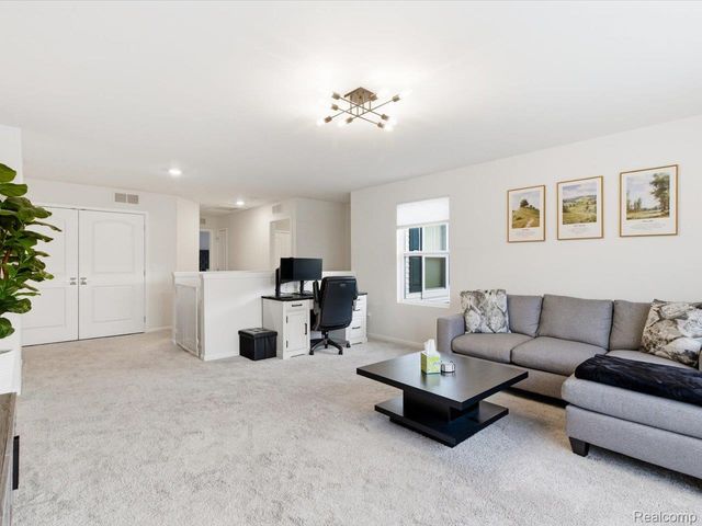 8767 Grove Street, Washington Township, MI 48094