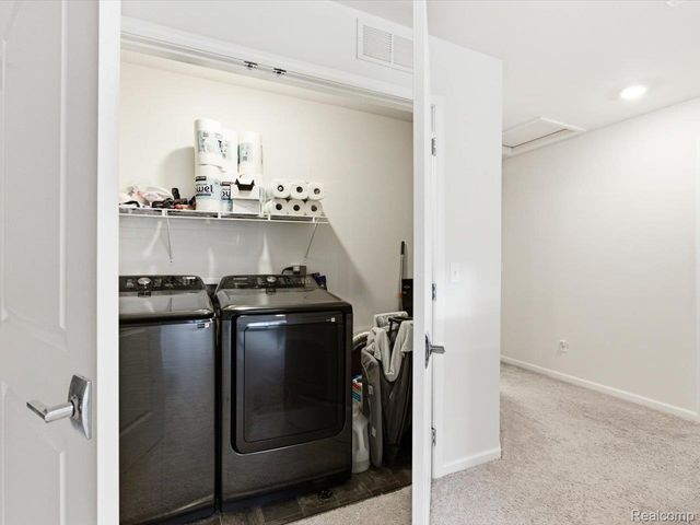 8767 Grove Street, Washington Township, MI 48094