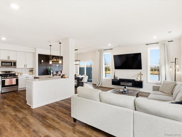 8767 Grove Street, Washington Township, MI 48094