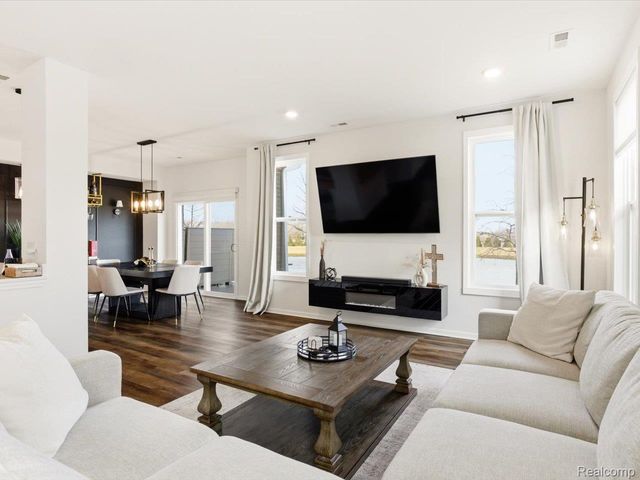 8767 Grove Street, Washington Township, MI 48094