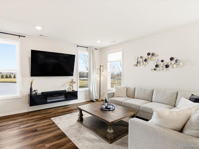 8767 Grove Street, Washington Township, MI 48094