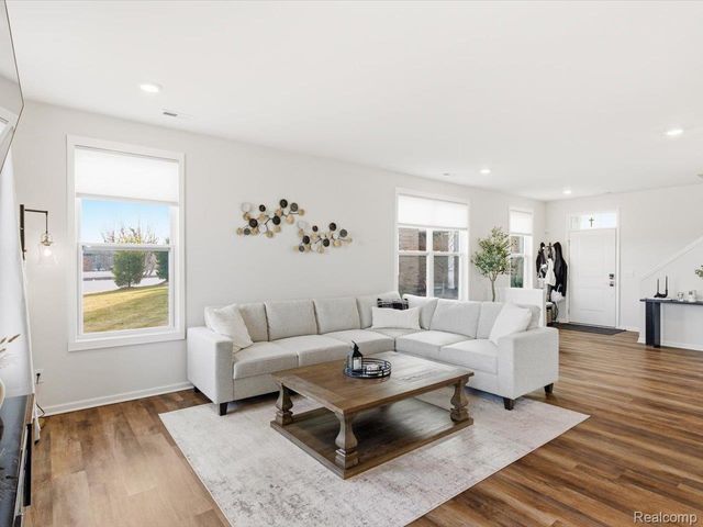 8767 Grove Street, Washington Township, MI 48094