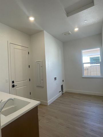 5040 Lone Star Way, Roseville, CA 95747