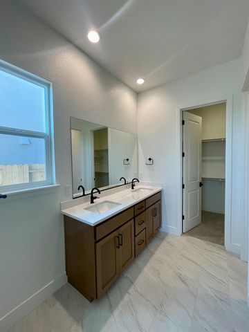 5040 Lone Star Way, Roseville, CA 95747