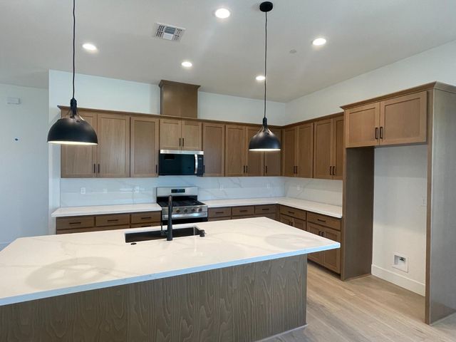 5040 Lone Star Way, Roseville, CA 95747