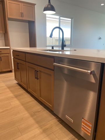 5040 Lone Star Way, Roseville, CA 95747