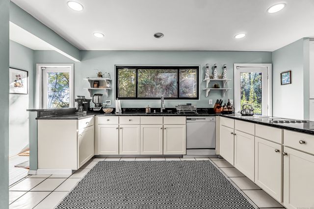 4 Old Gate Lane, Newtown, CT 06470