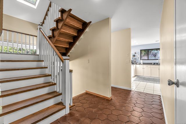 4 Old Gate Lane, Newtown, CT 06470