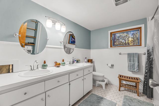 4 Old Gate Lane, Newtown, CT 06470