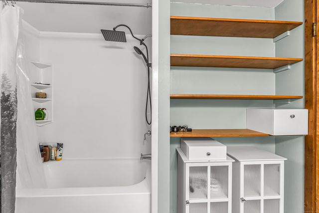 4 Old Gate Lane, Newtown, CT 06470