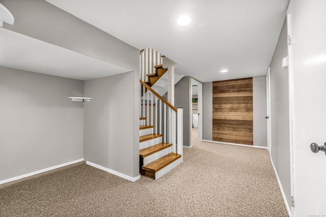 4 Old Gate Lane, Newtown, CT 06470