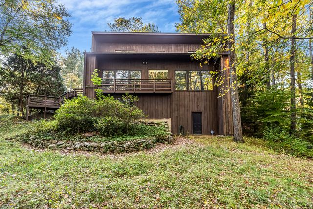 4 Old Gate Lane, Newtown, CT 06470