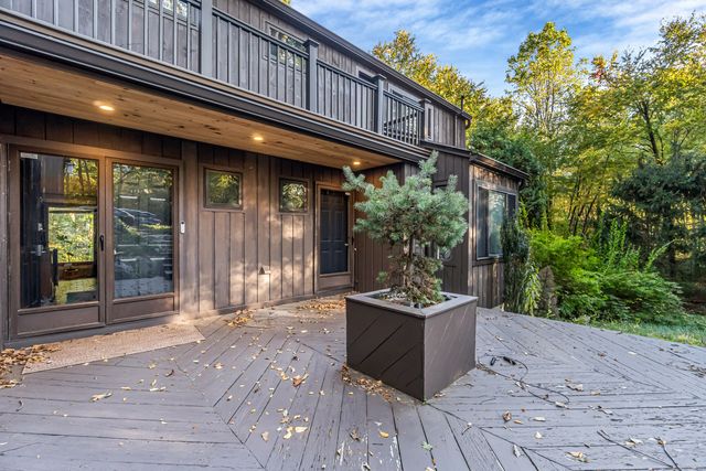 4 Old Gate Lane, Newtown, CT 06470