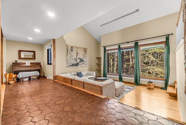 4 Old Gate Lane, Newtown, CT 06470