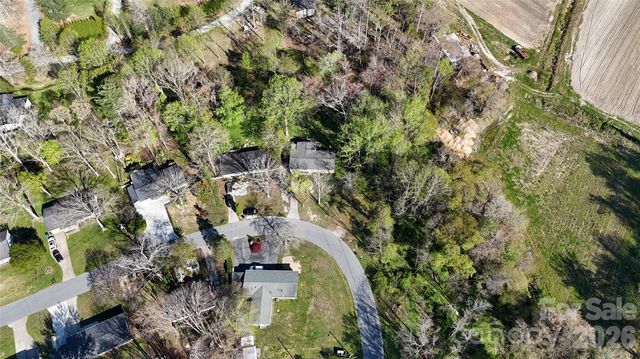 33 Springside Drive, Hendersonville, NC 28792