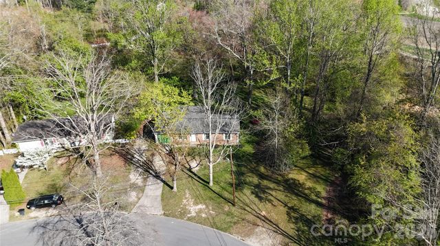 33 Springside Drive, Hendersonville, NC 28792