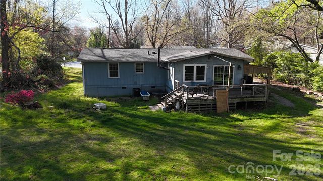 33 Springside Drive, Hendersonville, NC 28792