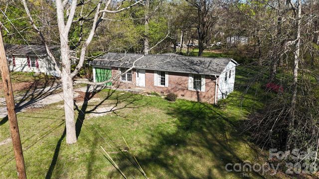 33 Springside Drive, Hendersonville, NC 28792