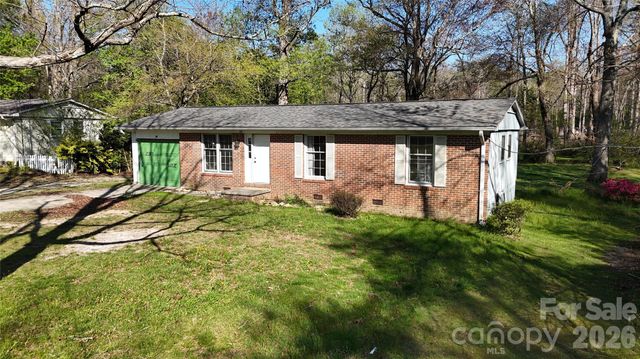 33 Springside Drive, Hendersonville, NC 28792