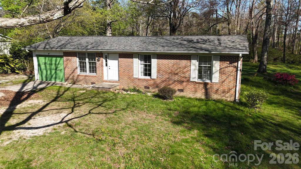 33 Springside Drive, Hendersonville, NC 28792