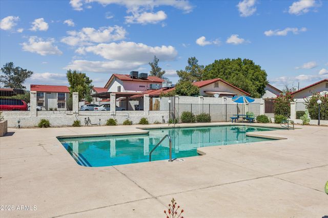 2842 E BECK Lane 4, Phoenix, AZ 85032