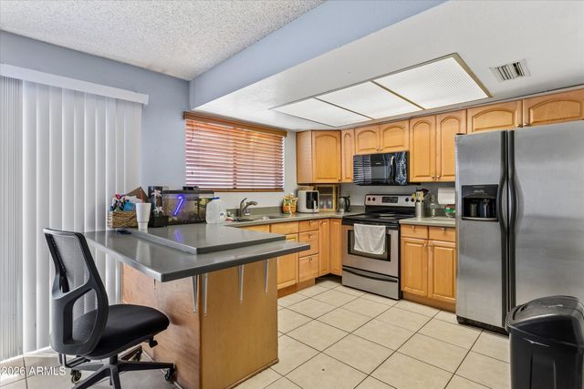 2842 E BECK Lane 4, Phoenix, AZ 85032