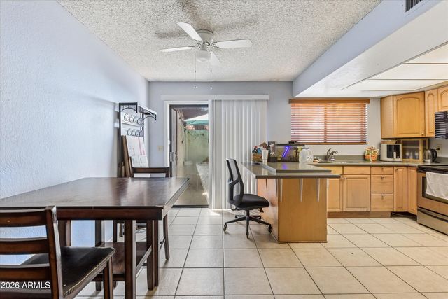 2842 E BECK Lane 4, Phoenix, AZ 85032