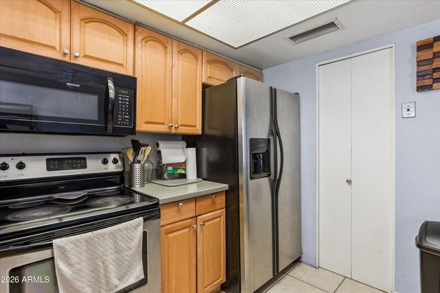 2842 E BECK Lane 4, Phoenix, AZ 85032
