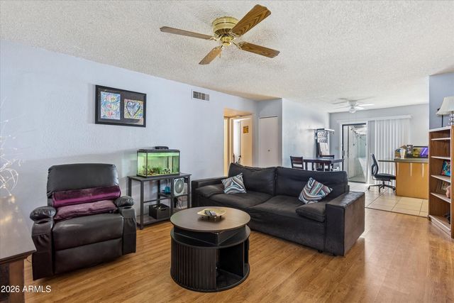 2842 E BECK Lane 4, Phoenix, AZ 85032