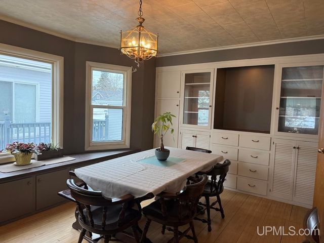 1016 S 10th Avenue, Escanaba, MI 49829