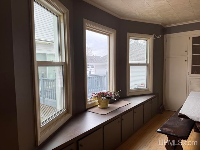 1016 S 10th Avenue, Escanaba, MI 49829