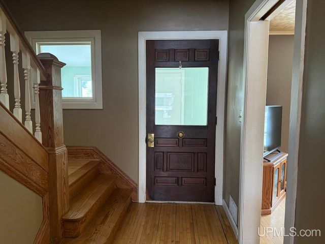 1016 S 10th Avenue, Escanaba, MI 49829