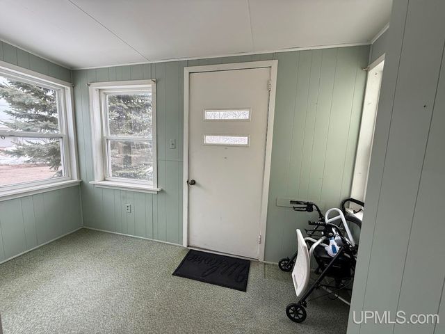 1016 S 10th Avenue, Escanaba, MI 49829