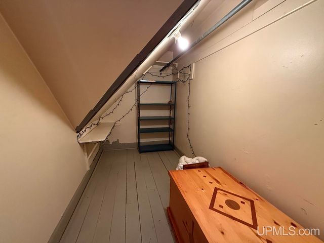 1016 S 10th Avenue, Escanaba, MI 49829