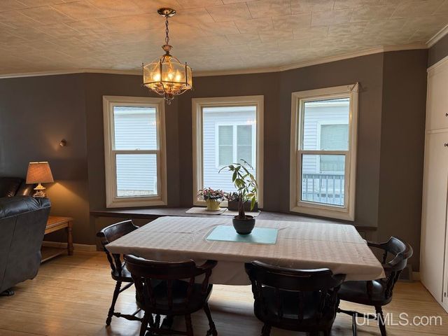 1016 S 10th Avenue, Escanaba, MI 49829