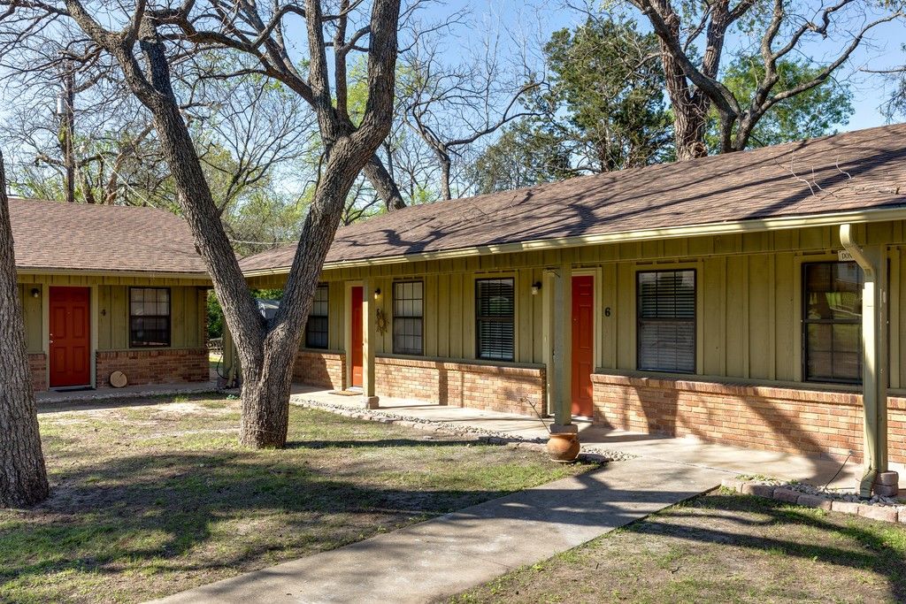 601 W College Street 6, Grapevine, TX 76051