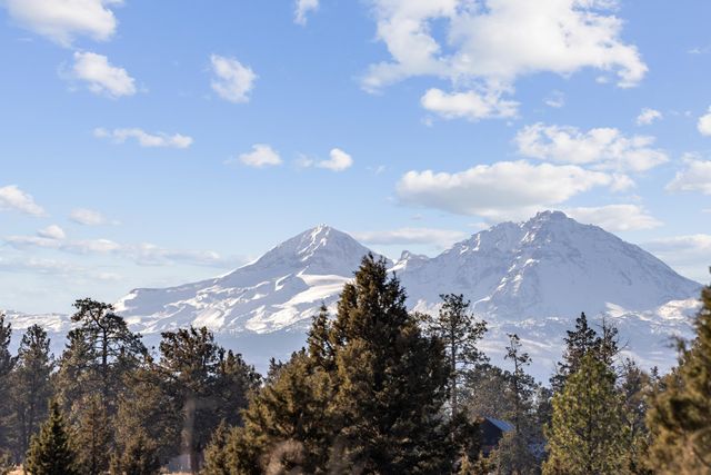 67135 Harrington Loop Road, Bend, OR 97703