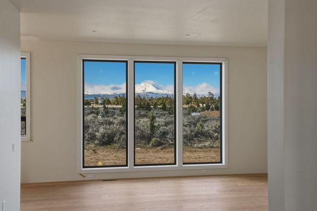 67135 Harrington Loop Road, Bend, OR 97703