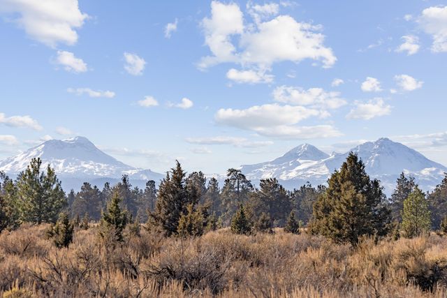 67135 Harrington Loop Road, Bend, OR 97703