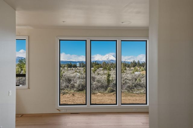 67135 Harrington Loop Road, Bend, OR 97703