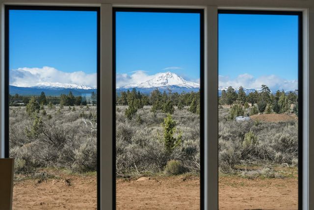 67135 Harrington Loop Road, Bend, OR 97703