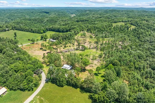 4221 New Hope Rd, Celina, TN 38551