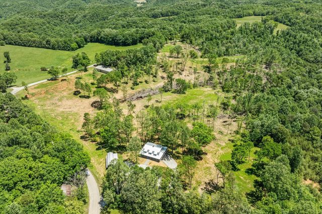 4221 New Hope Rd, Celina, TN 38551