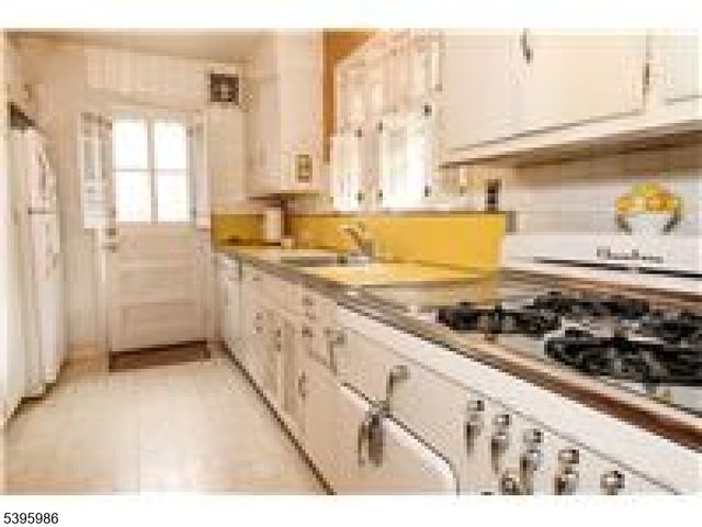 84 Howard Park Dr, Tenafly Boro, NJ 07670