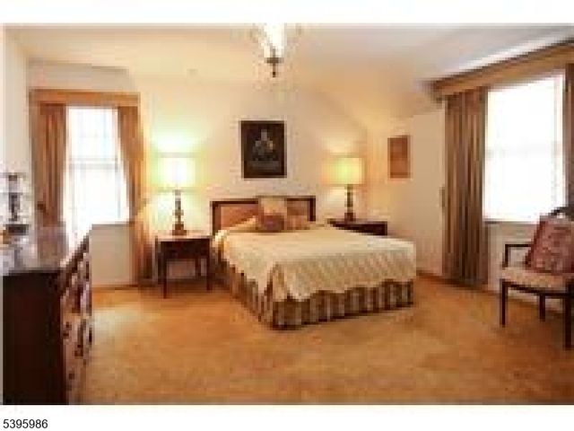 84 Howard Park Dr, Tenafly Boro, NJ 07670