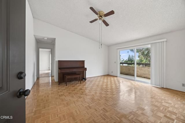 176 Fashion Park Place, Oxnard, CA 93033